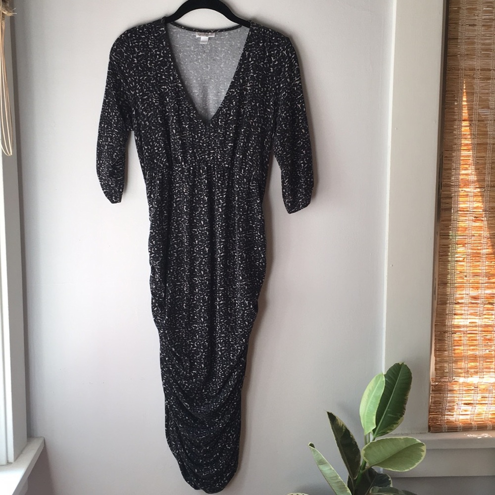 Fitted 3/4 sleeve maternity dress